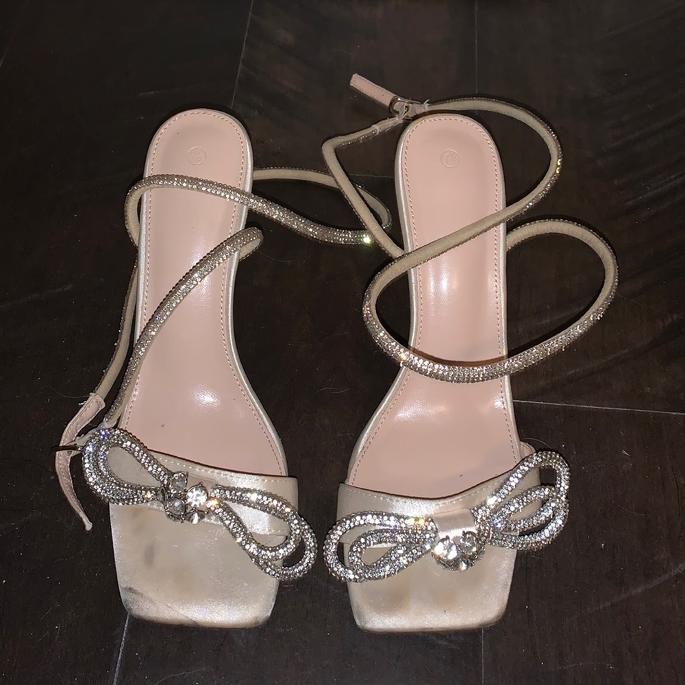 Crystal bow heel